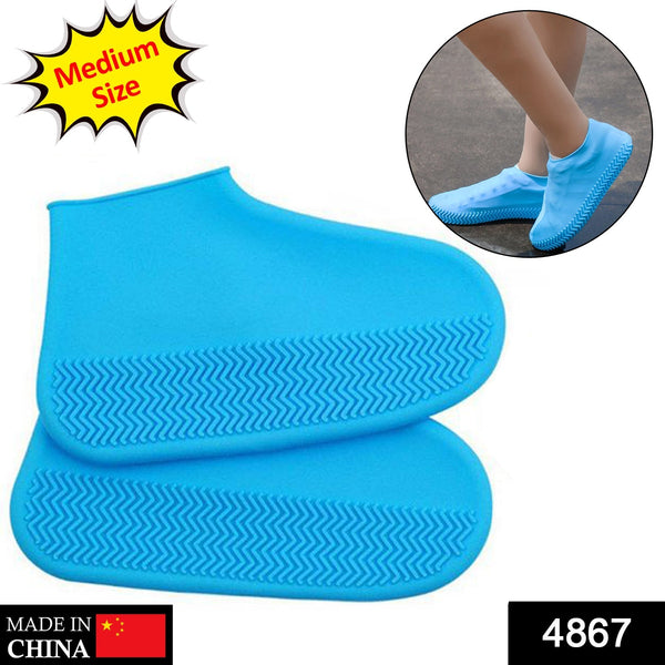 Waterproof foldable shoe covers with non-slip grip