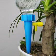 Garden irrigation kit with spikes