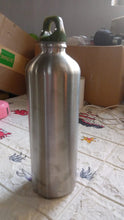 Leakproof stainless steel water bottle, ideal for hot and cold drinks